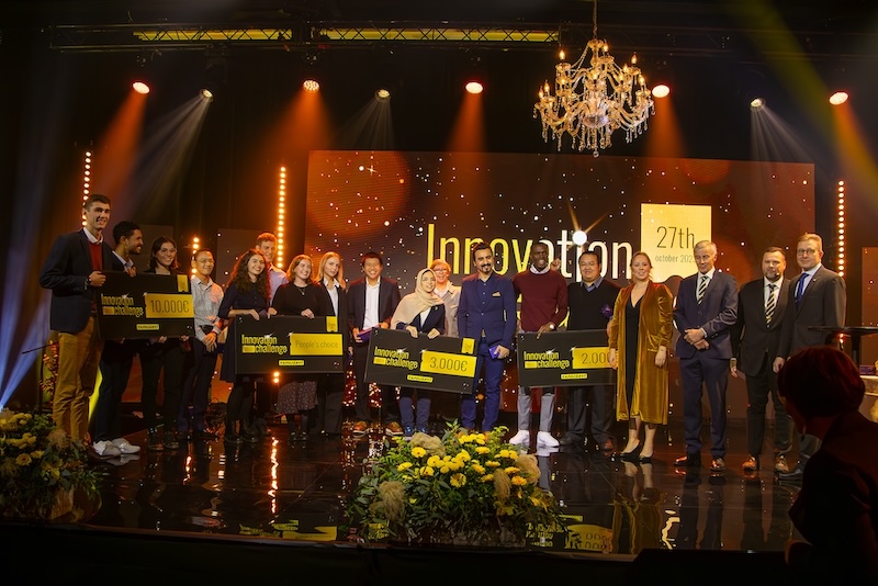 2023 Innovation Challenge 2023 finalistit, juontajat ja tuomarit.